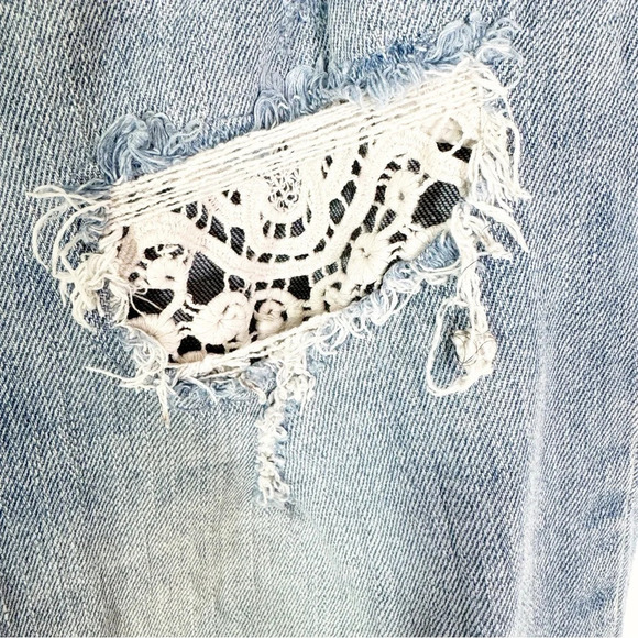 Free People Lacey Stilt Distressed Denim Lace Trim Jeans Light Blue Size 28 - Picture 10 of 14